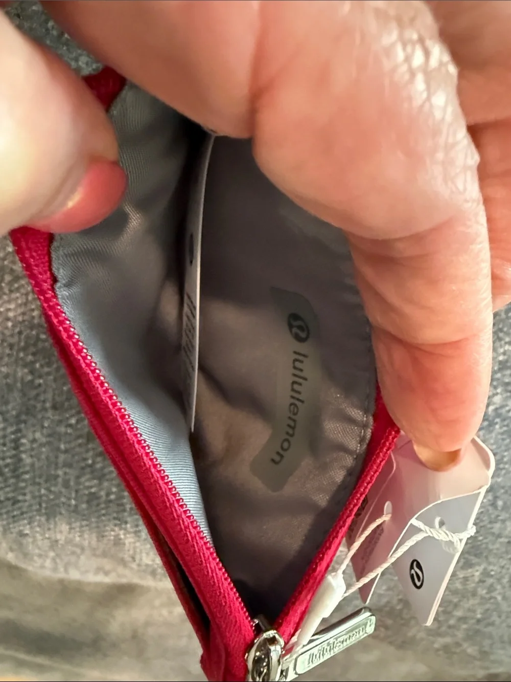 lululemon Travel Easy Cherry Lychee Clippable Card Case